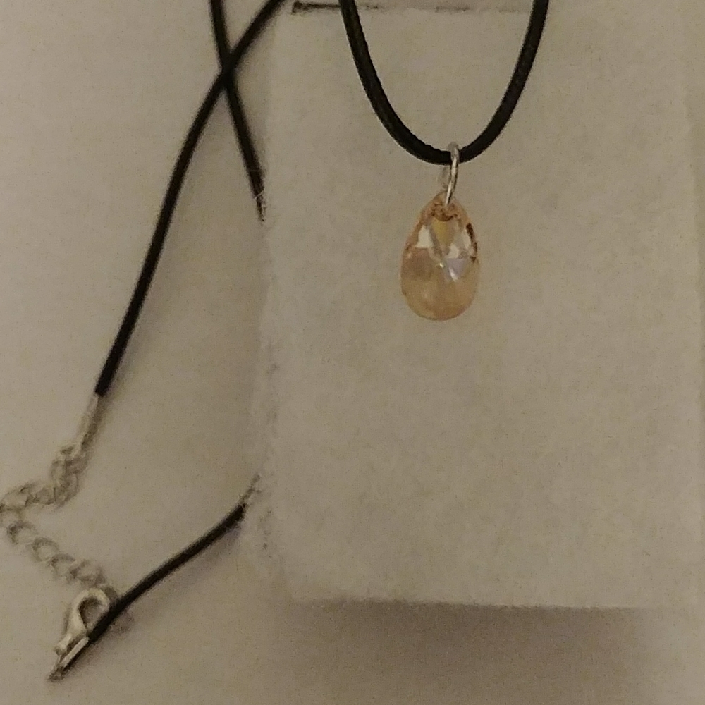 Daffodil Gold Crystal Teardrop Necklace - Picture 4 of 8
